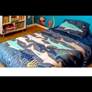 Crate & Kids Twin “Shark bait” Quilt and Pillowcase.